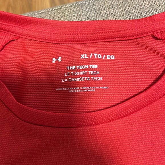 UA workout shirt - Picture 2 of 2